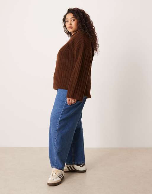 Jersey marrón chocolate de corte alargado con cuello redondo de canalé de ASOS DESIGN Curve, 4 de 4