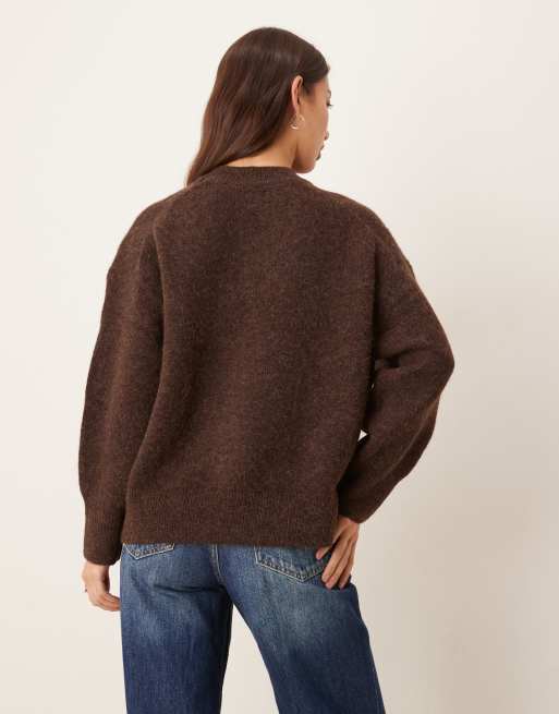 Jersey marrón chocolate pizarra extragrande con cuello redondo de lana de alpaca y lana premium de ASOS DESIGN, 3 de 4