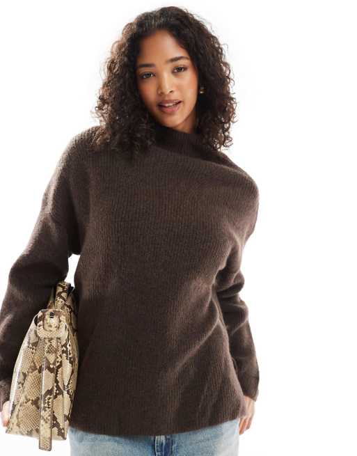 Jersey marrón con cuello alto y mangas anchas de Pimkie
