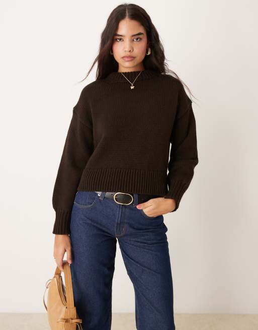 Jersey marrón extragrande con cuello redondo de Mango