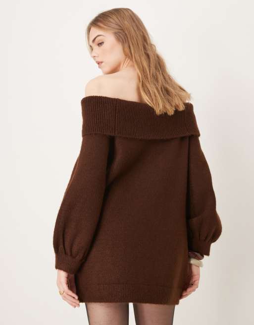 Jersey marrón extragrande con escote Bardot de Miss Selfridge, 4 de 4