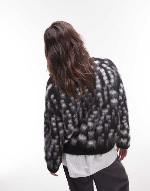 Jersey monocromático holgado con estampado de lunares de punto muy mullido de Topshop, 4 de 4
