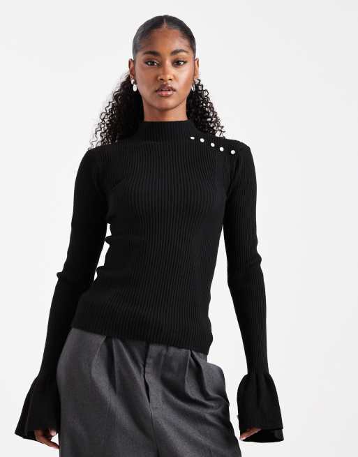 Jersey negro de canalé con mangas acampanadas y detalle de perlas de punto exclusivo de The Frolic