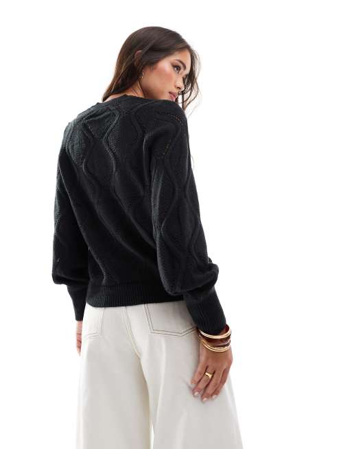 Jersey negro de punto con cuello de pico y detalle de croché de Vila, 2 de 4