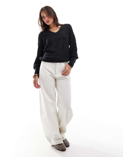 Jersey negro de punto con cuello de pico y detalle de croché de Vila, 3 de 4