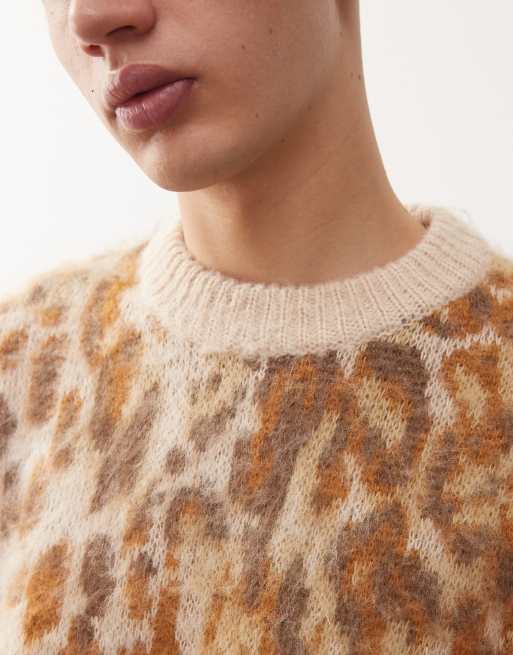 Jersey unisex de corte cuadrado con estampado de leopardo y cuello redondo de Reclaimed Vintage, 3 de 4