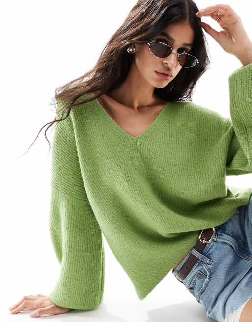 Jersey verde holgado con cuello de pico de punto mullido de Threadbare, 3 de 4