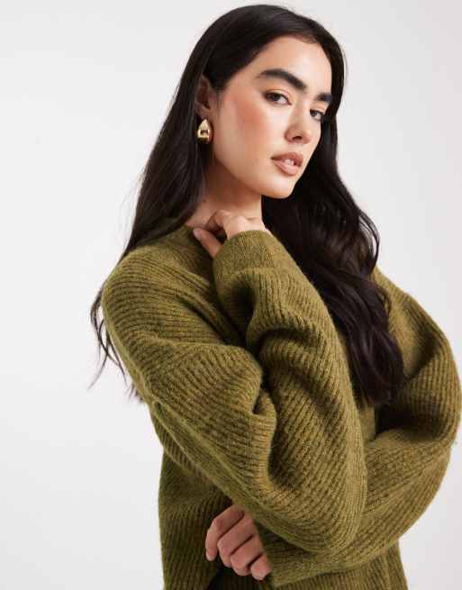 Jersey verde oliva acanalado de corte cocoon extragrande con cuello redondo de ASOS DESIGN, 2 de 4