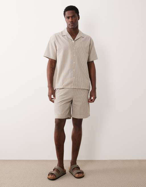 JJ Rebel - Camicia in seersucker beige a righe in coordinato, 2 di 5