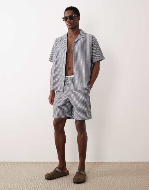JJ Rebel - Camicia in seersucker blu navy a righe in coordinato, 2 di 5