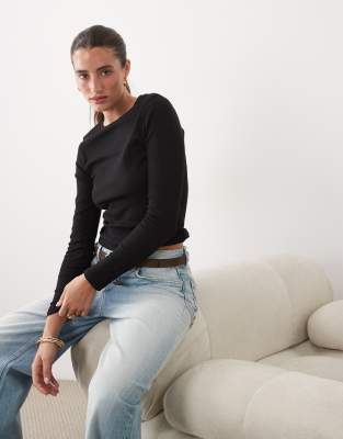 Jj Rebel Long Sleeve Ribbed Top In Black
