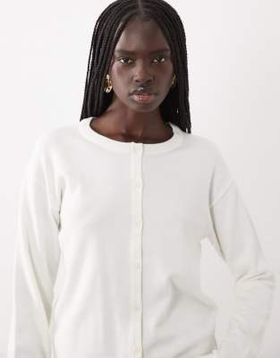 Jj Rebel Long Sleeved Knitted Cardigan In White
