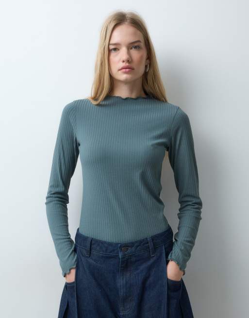 JJ Rebel long sleeved lettuce hem top in green, 2 of 5