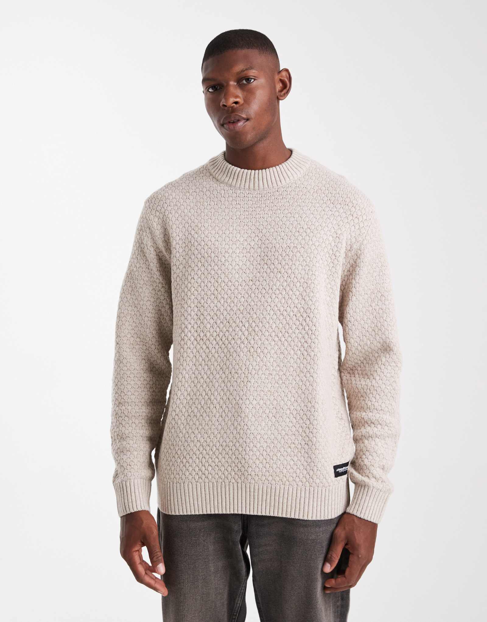 Бежевый свитер с круглым вырезом и текстурой свободного кроя от JJ Rebel свободного кроя