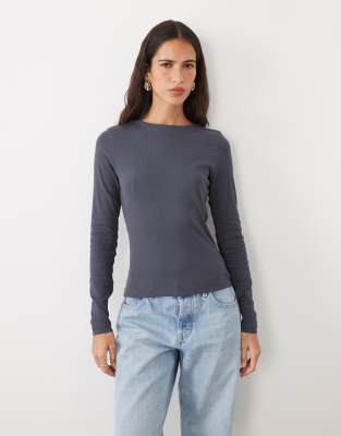 Jj Rebel Ribbed Long Sleeved Top In Grey