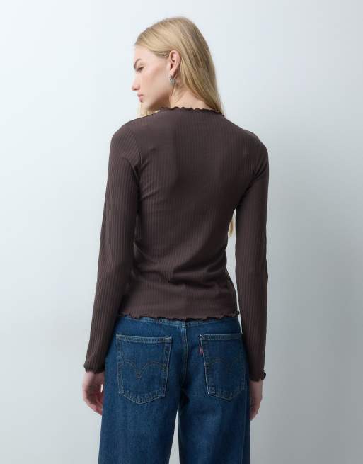 JJ Rebel top a maniche lunghe con orlo smerlato marrone, 3 di 5