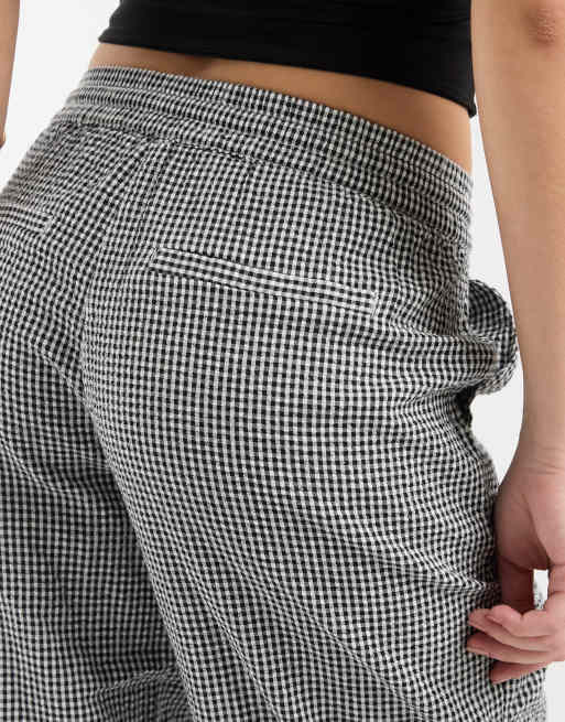 JJXX barrel seersucker gingham pants in black and white, 3 of 5