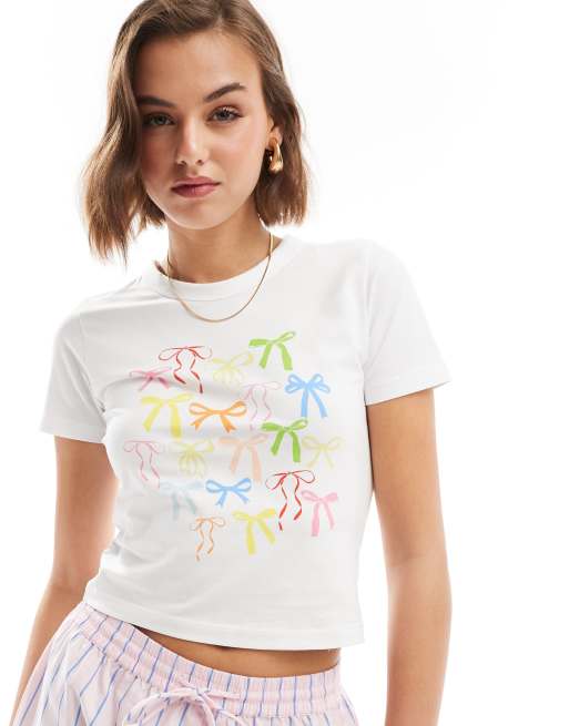 JJXX – Biały, krótki, przylegający T-shirt ze wzorem w kokardki