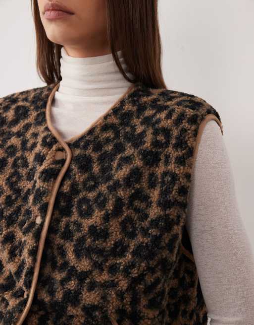 JJXX borg vest in leopard print, 3 of 4