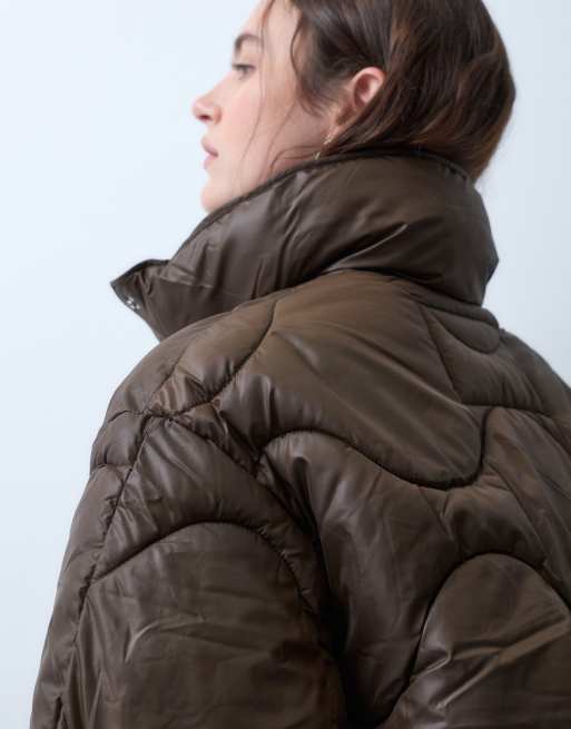 JJXX chaqueta guateada oversized con cuello alto en marrón oscuro, 2 de 4