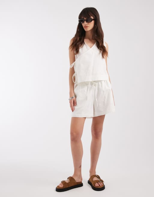 JJXX co-ord structured shorts in white, 2 of 5