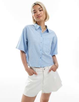 JJXX - Cropped Oversize-Hemdbluse aus Seersucker in gestreiftem Blau