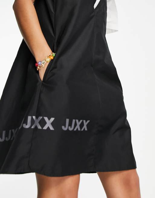 JJXX - Diepuitgesneden mini swingjurk van nylon in zwart, 3 van 4
