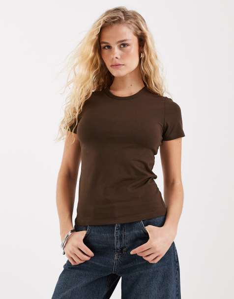 JJXX – Gigi – Figurbetontes T-Shirt in Braun - view 1
