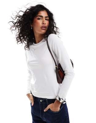 Gigi long sleeve t-shirt in white