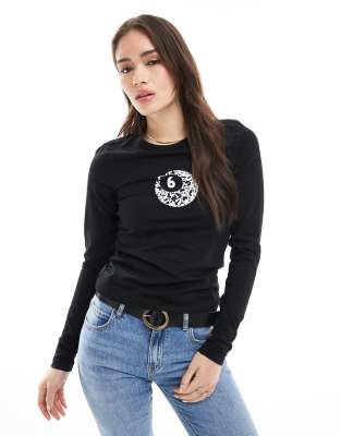 Gigi long sleeve t-shirt with billiards cow print in black