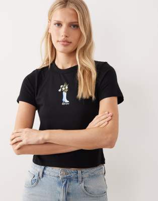 JJXX - Knapp geschnittenes T-Shirt in Schwarz mit frühlingshaftem Blumen-Print