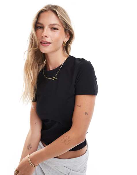 JJXX – Knapp geschnittenes T-Shirt in Schwarz - view 1