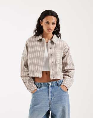 JJXX - Kurz geschnittene Hemdjacke aus Twill in gestreiftem Beige-Neutral