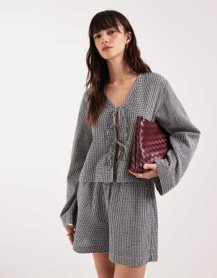 JJXX - Oberteil mit Vichy-Karomuster in Schwarz und Weiß und Bindedetail vorne, Kombiteil