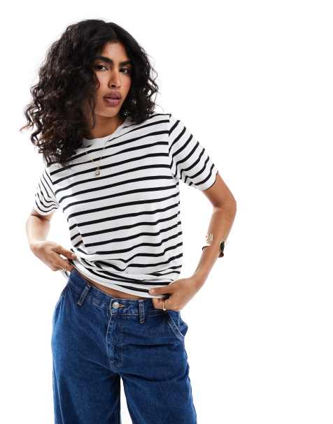 JJXX - Oversized cropped T-shirt met strepen in wit en zwart - view 1