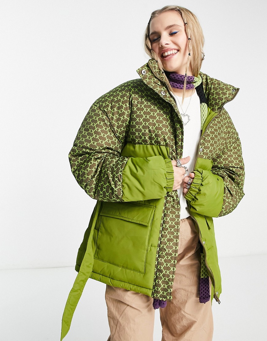 JJXX padded coat with waist tie in khaki geometric print-Green