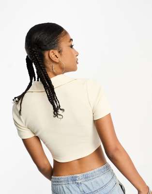 [ JEANS] Crop Rip Polo T-shirt ★大人気★ JJXX ribbed v neck cropped polo top in cream | ASOS