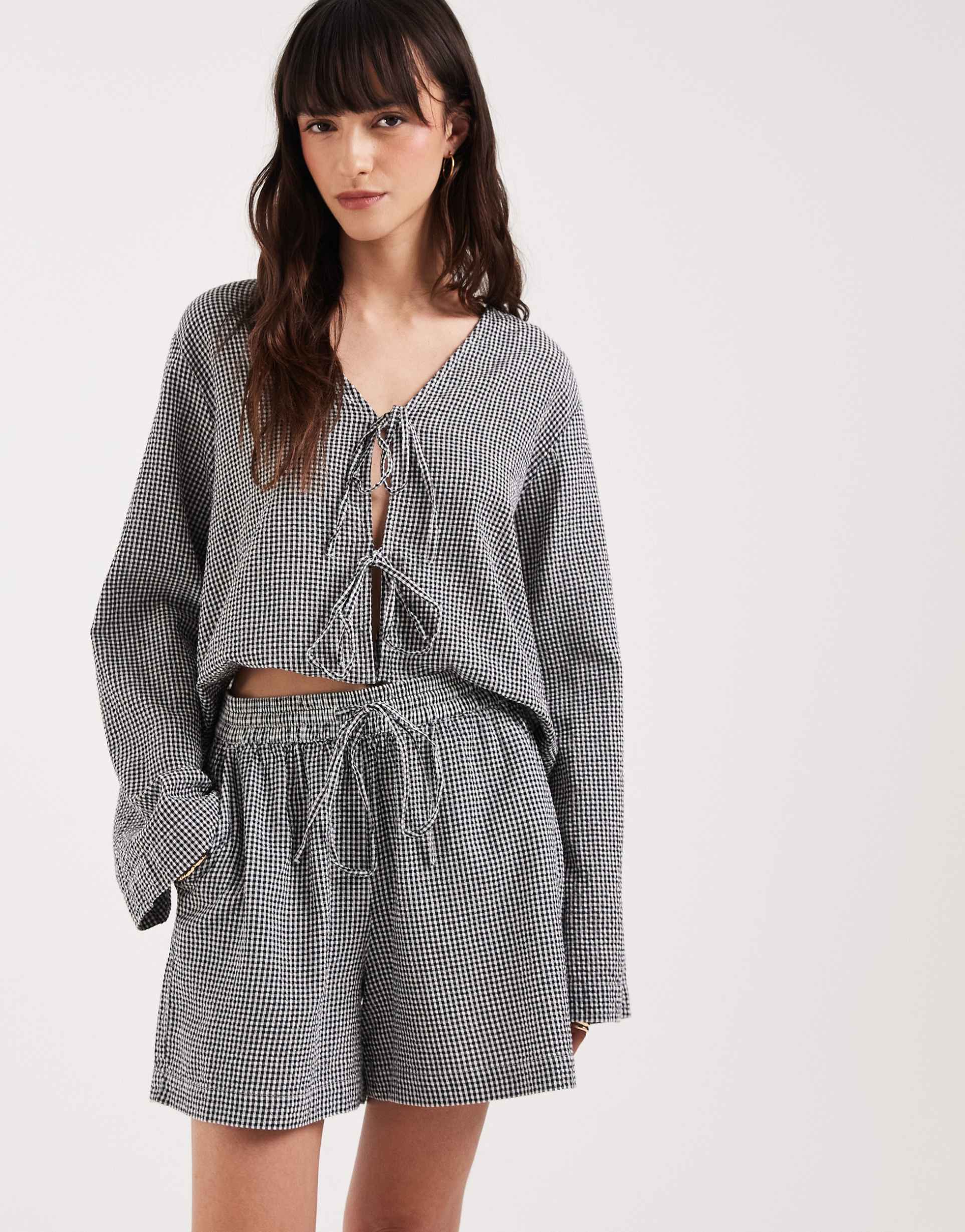 jjxx seersucker gingham shorts in black and white - part of a set