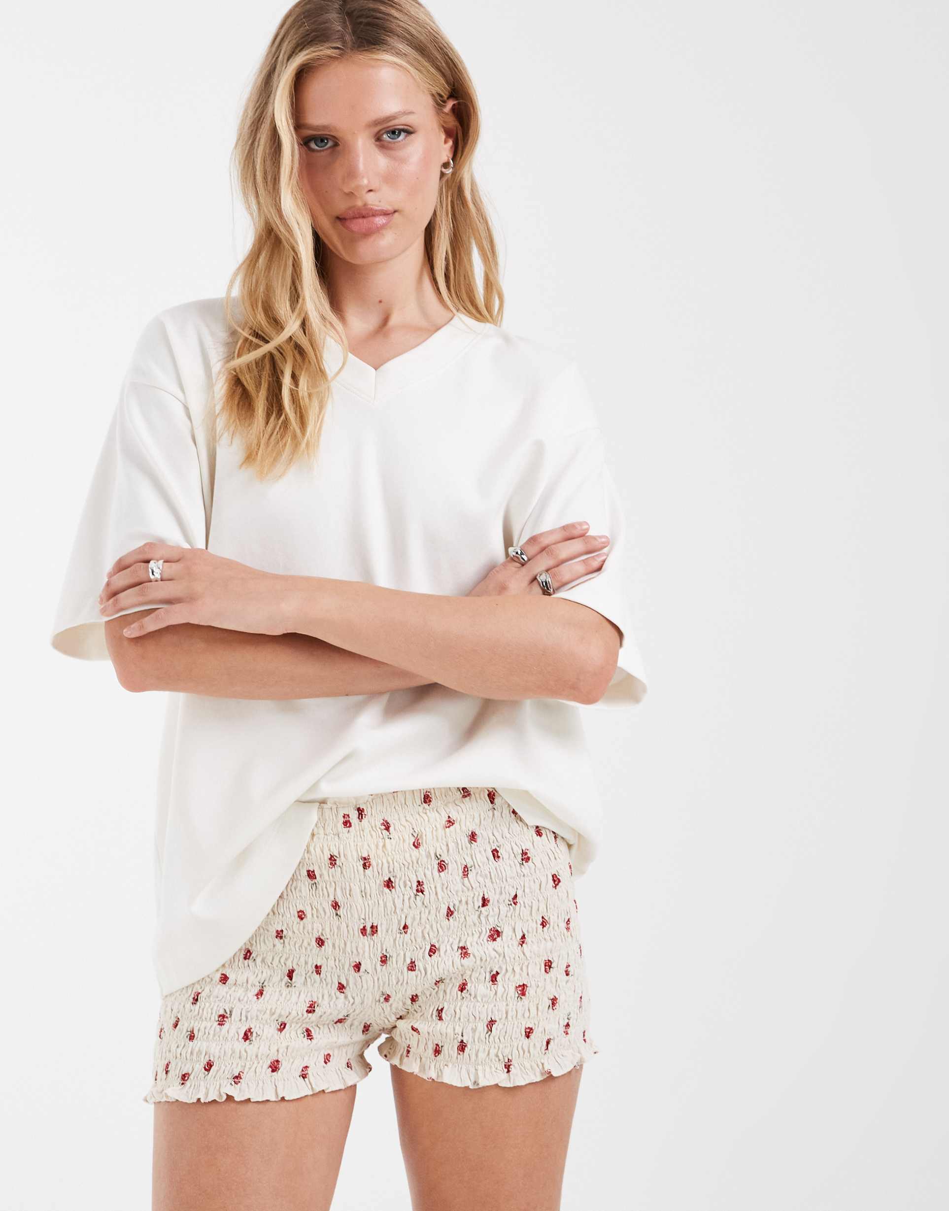 jjxx shirred micro shorts in off white rose print