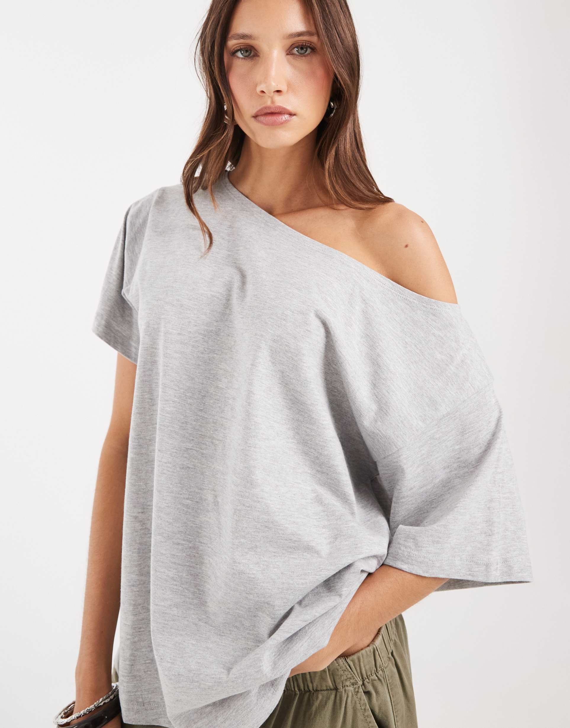 jjxx slouchy off the shoulder t-shirt in gray