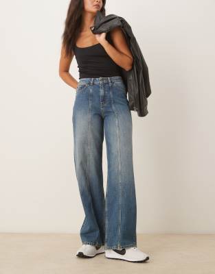 JJXX - Tokyo - Weit geschnittene Jeans in Mittelblau mit Ziernaht