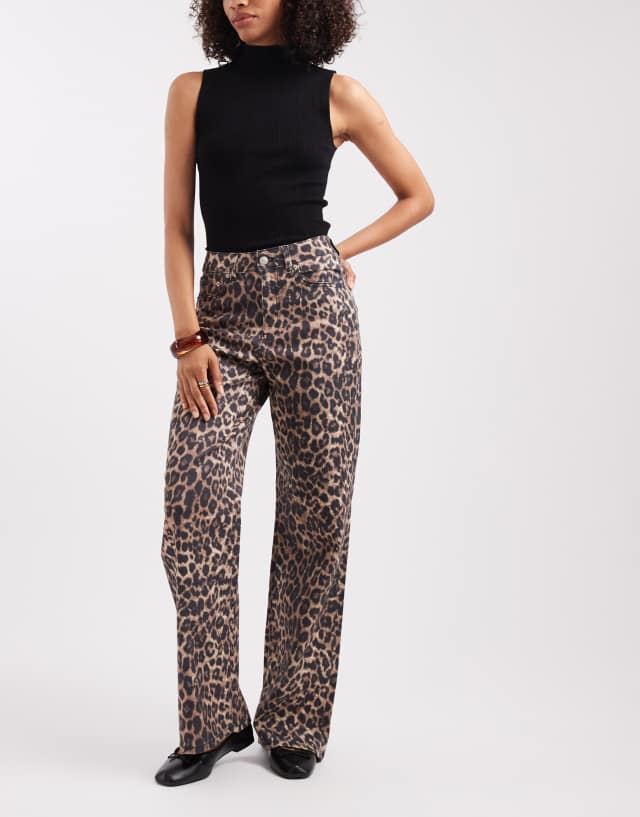 JJXX Tokyo wide fit jeans in leopard print | ASOS