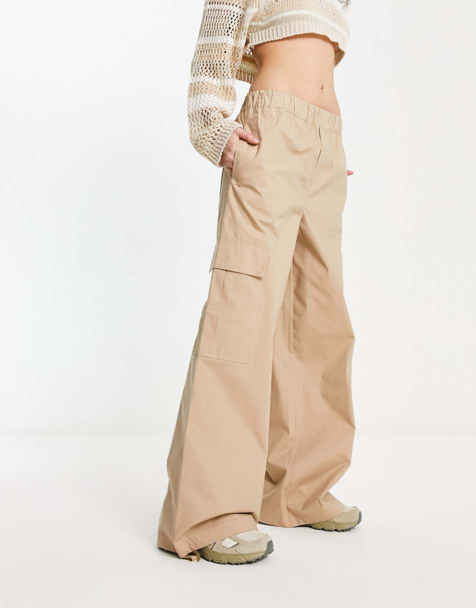 Wide-leg beige parachute trousers