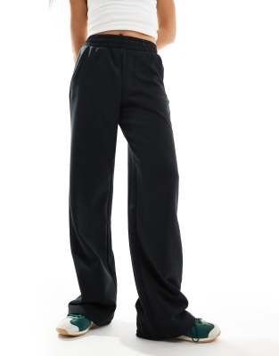 Wide leg sweat pants in black