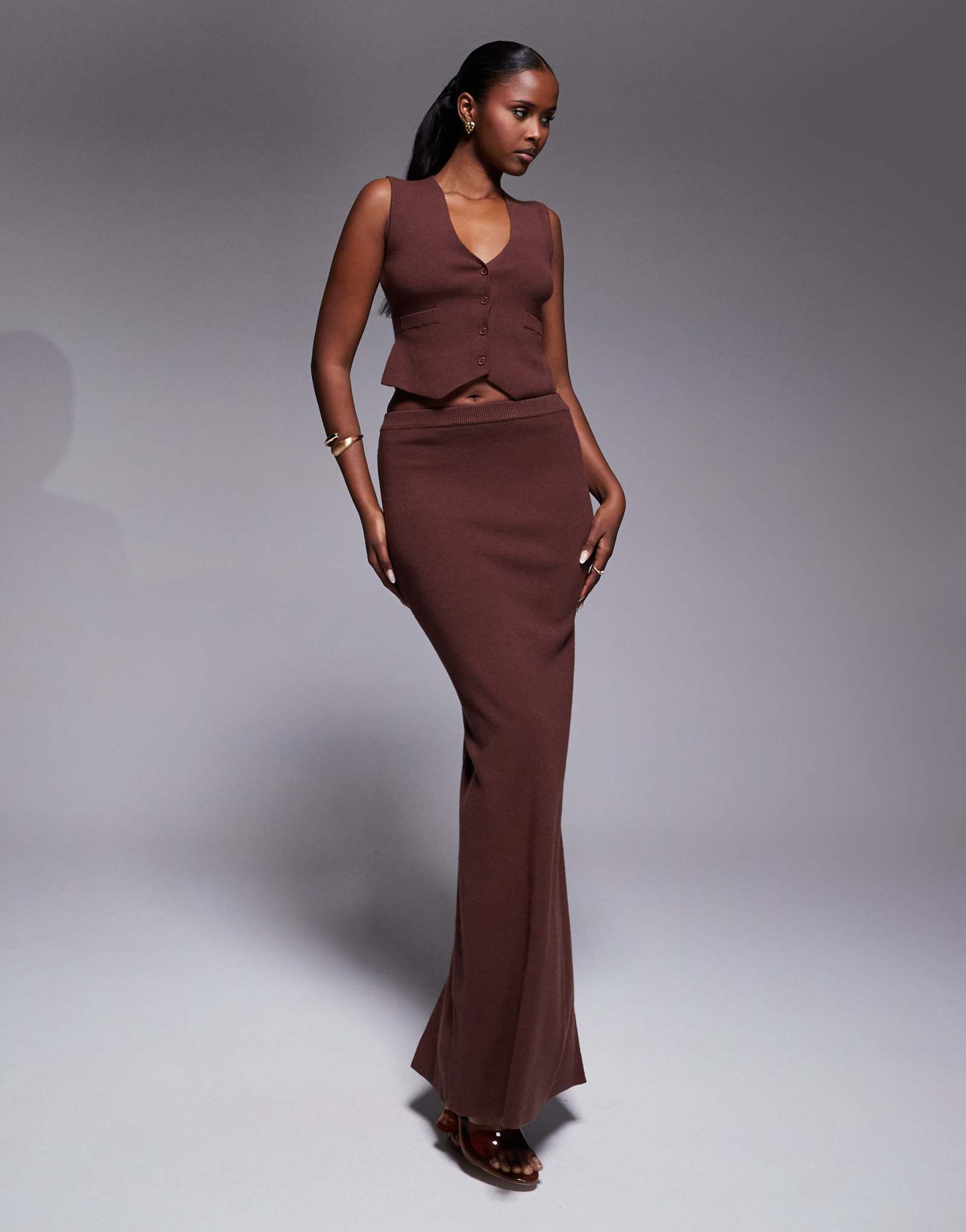 Вязаный укороченный топ и юбка макси от JLUXLABEL Cassidy коричневого цвета