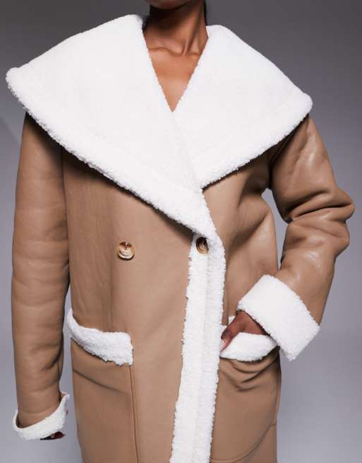 JLUXLABEL – Jaida – Beige och vit, vändbar kappa med oversize krage i teddy, 3 av 4