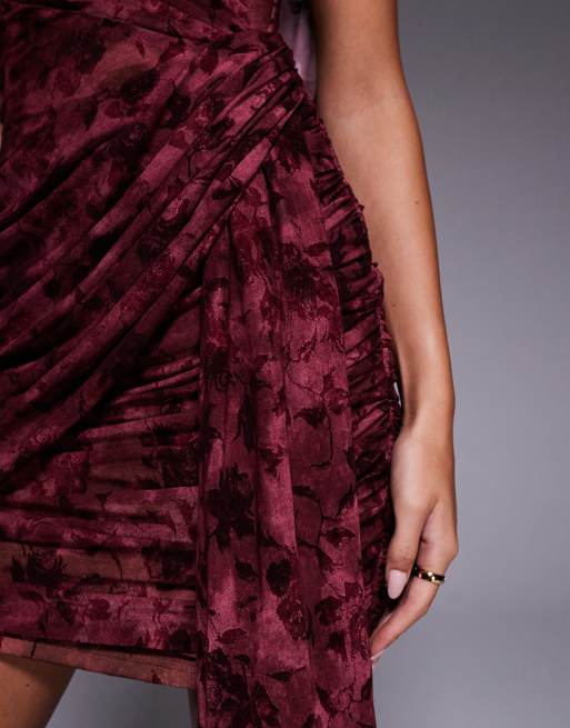 JLUXLABEL - Soiree - Gedrapeerde mini-jurk met blote schouder en bloemenprint in bordeauxrood, 3 van 4