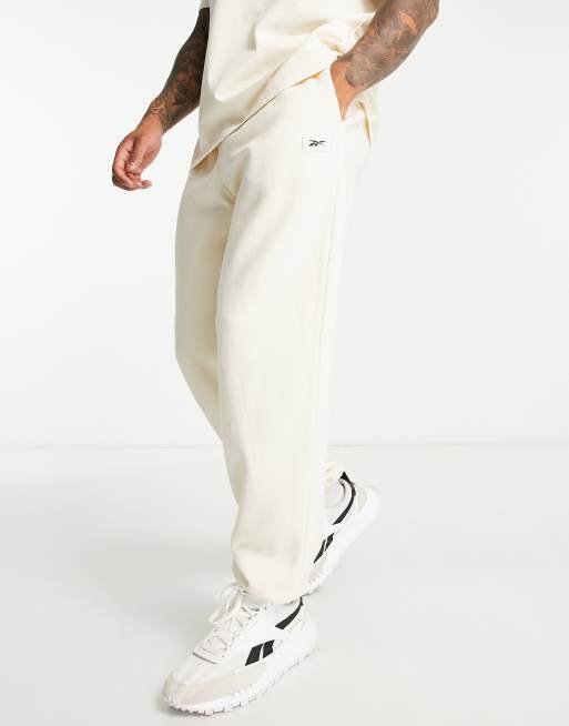 Jogger color marfil de Reebok