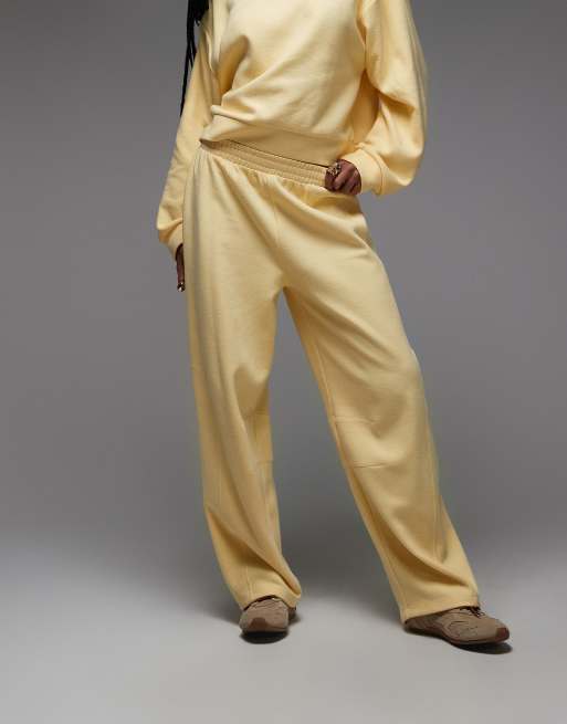 Joggers amarillo pastel de pernera barrel extragrande de tejido muy suave de ASOS DESIGN, 2 de 5