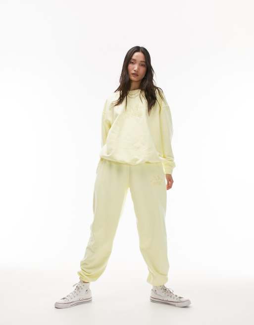 Joggers amarillos extragrandes con lavado vintage, bordado 